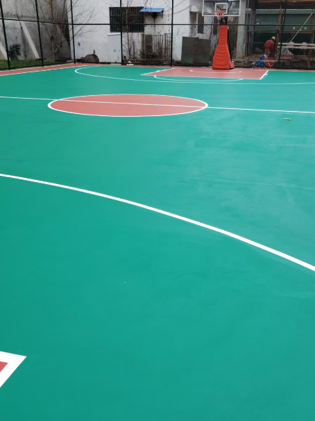 三原 球场长期使用易出现地面开裂